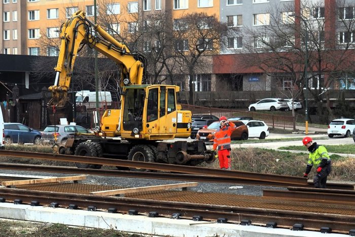 Ilustračný obrázok k článku Starosta Jaroviec: Ak sa zintenzívnia práce, električková trať by mohla byť hotová tento rok