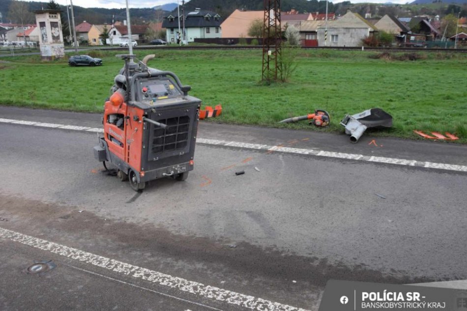Ilustračný obrázok k článku HROZIVÁ nehoda na strednom Slovensku: FRÉZU odhodilo do pracujúcich cestárov, FOTO