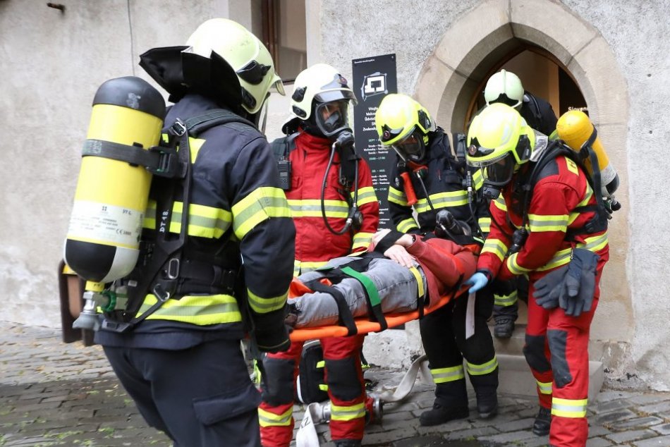 Ilustračný obrázok k článku DRAMATICKÉ zábery z veľkého CVIČENIA: Takto prebiehal zásah hasičov na Zvolenskom zámku, FOTO
