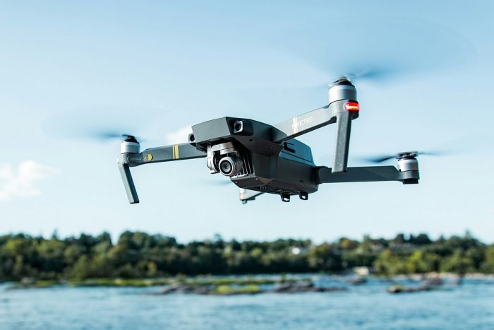 Ilustračný obrázok k článku Lietate s dronom? BACHA! Za toto vám hrozí POKUTA až 500 eur