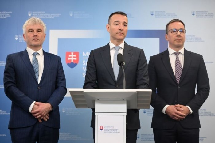 Ilustračný obrázok k článku Najnižšiu dôveru spomedzi členov vlády má Šimkovičová, NAJLEPŠIE dopadli Drucker a Tomáš