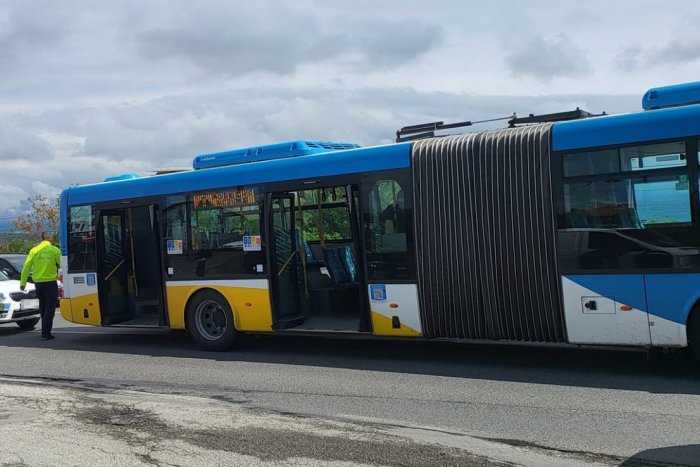 Ilustračný obrázok k článku V Košiciach došlo k ZRÁŽKE autobusu MHD s nákladným autom! Niekoľko ľudí utrpelo zranenia