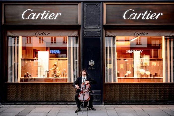 Ilustračný obrázok k článku Luxusné náušnice Cartier s 99% ZĽAVOU! Zákazník si kúpil šperk, ktorý lacno predali OMYLOM