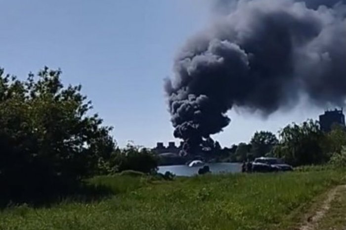 Ilustračný obrázok k článku DESIATKY chatrčí v plameňoch! Neďaleko Košíc vidieť dym na kilometre, VIDEO