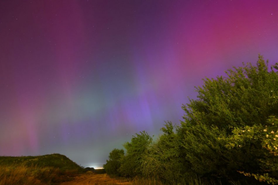 Ilustračný obrázok k článku Zem zasiahla NAJSILNEJŠIA slnečná búrka za 20 rokov: Na Slovensko priniesla POLÁRNU žiaru