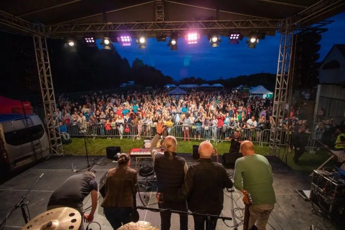 Ilustračný obrázok k článku Hlavným ťahákom festivalu Vitaj Leto v obci Ihráč bude tento rok kapela No Name