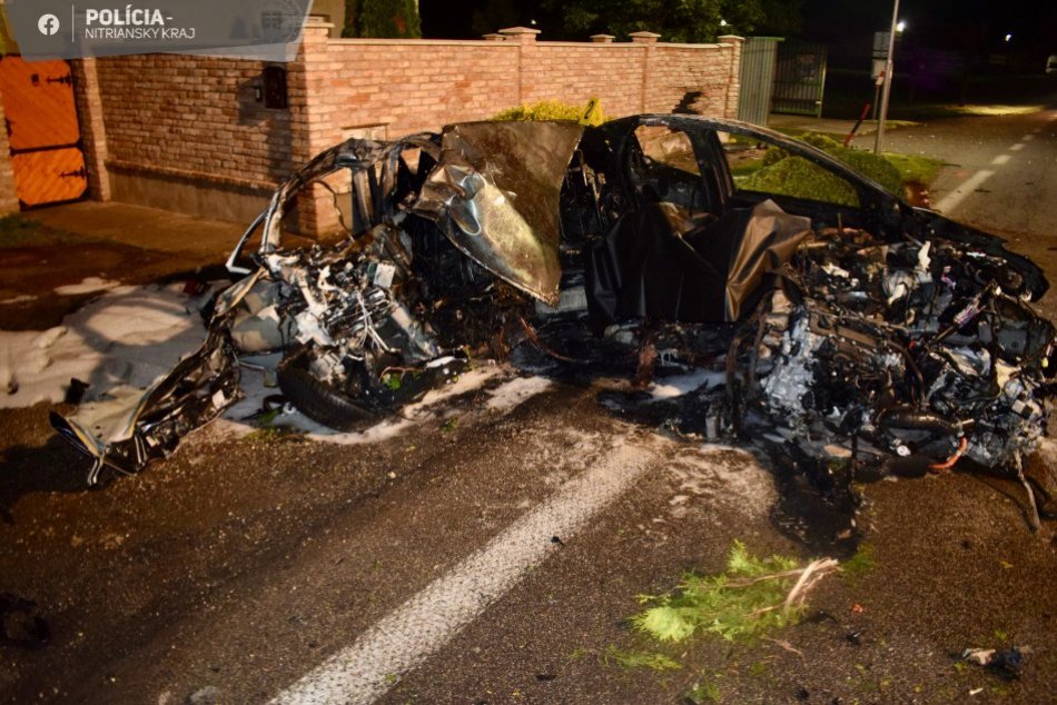 Ilustračný obrázok k článku Auto ZHORELO po náraze do plota: Vodič sa nemohol dostať von, zahynul v plameňoch