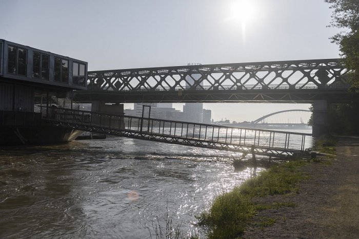 Ilustračný obrázok k článku Hladina Dunaja by ešte mala STÚPNUŤ: V Devíne vyhlásili MIMORIADNU situáciu