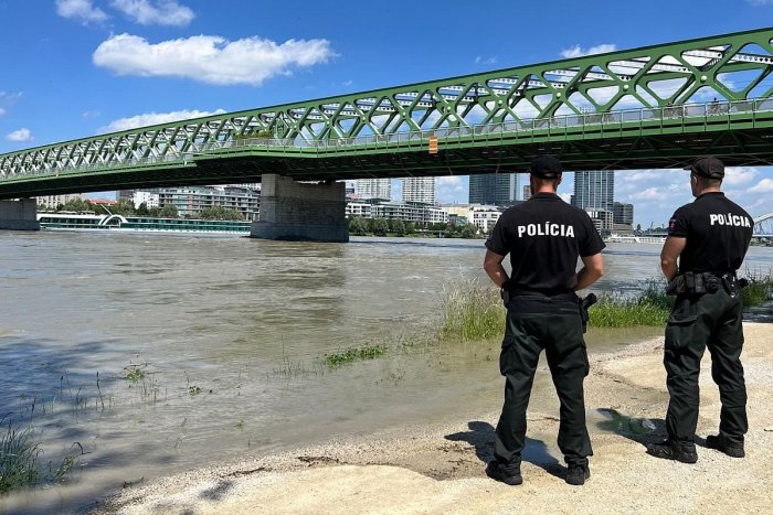 Ilustračný obrázok k článku Polícia VARUJE: V najbližších hodinách očakáva VYLIATIE Dunaja aj na Tyršovom nábreží