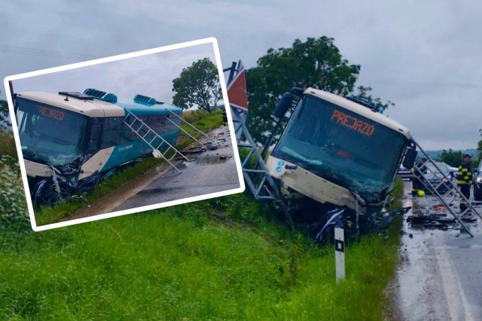 Ilustračný obrázok k článku Hrozivá NEHODA autobusu! Hlásia zranených vodičov aj cestujúcich, FOTO