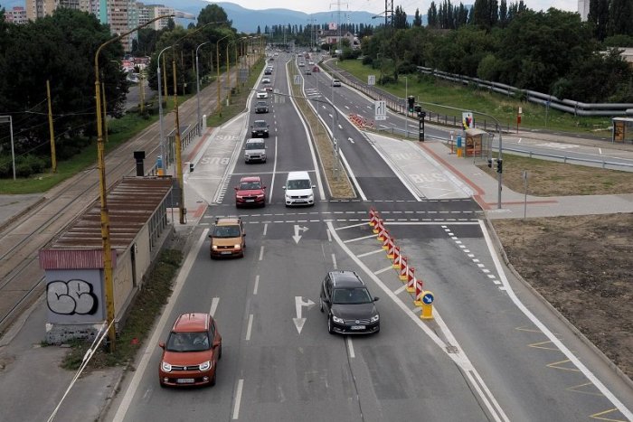 Ilustračný obrázok k článku Košičania sa dočkali! Vynovená a rozšírená Slanecká cesta SLÚŽI motoristom