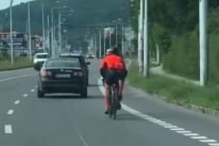 Ilustračný obrázok k článku VIDEO, ktoré rozhnevalo vodičov: Načo tam majú ten cyklistický pruh? pýtajú sa