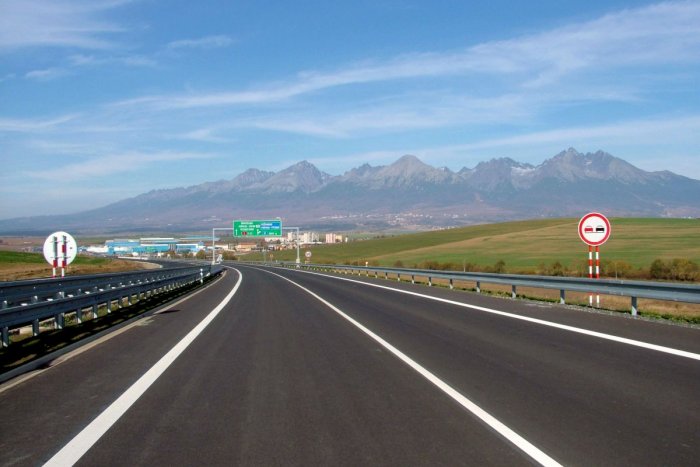 Ilustračný obrázok k článku Začalo sa zásadné obmedzenie pre vodičov: Na diaľnici pod Tatrami potrvá až do 13. júla