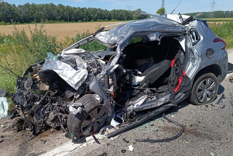 Ilustračný obrázok k článku TRAGÉDIA na cestách v kraji: Vodička sa ČELNE zrazila s kamiónom!