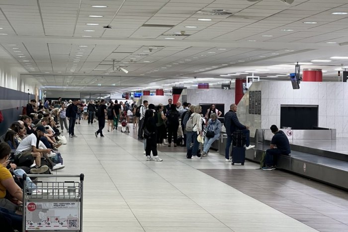 Ilustračný obrázok k článku Dovolenkári zúria: Pražské letisko KOLABUJE! Lietadlá odlietajú BEZ batožiny