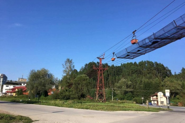 Ilustračný obrázok k článku DRÁMA na severe Slovenska: PRETRHLA sa nákladná lanovka! VÝPADOK elektriny a veľké KOLÓNY