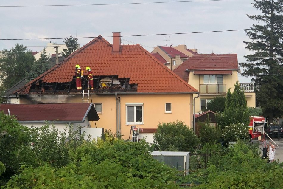 Ilustračný obrázok k článku HORÚCI podvečer v rodinnom dome na Zobore: Hasičom komplikovalo prácu TEPLO, FOTO