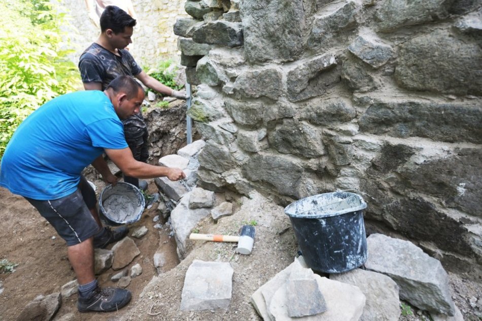 Ilustračný obrázok k článku Historická stavba so zaujímavou minulosťou: Pokračuje rekonštrukcia hradu Slanec, FOTO