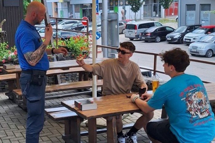 Ilustračný obrázok k článku Mestská POLÍCIA si posvietila na prázdninujúce DETI a MLÁDEŽ: Čo im hrozí za ALKOHOL a cigarety?