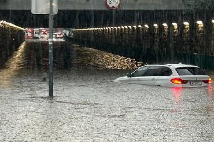 Ilustračný obrázok k článku VIDEO: Krúpy a extrémny lejak! Na Slovensku bola SUPERCELA, Viedeň bola pod VODOU