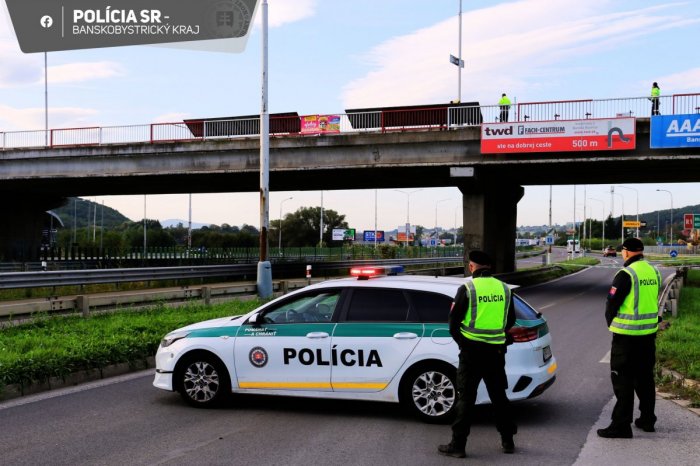 Ilustračný obrázok k článku Pri BÚRANÍ mosta sa predviedli aj policajti: Slová VĎAKY hovoria za všetko, VIDEO