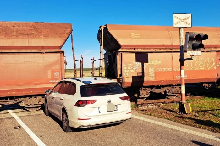 Ilustračný obrázok k článku HOROR na železničnom priecestí: Vlak sa tam ZRAZIL s osobným autom!