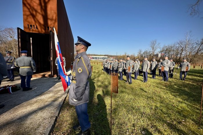 Ilustračný obrázok k článku Banská Bystrica si uctí PADLÝCH vojakov: Všetko sa začne v symbolický DEŇ a ČAS