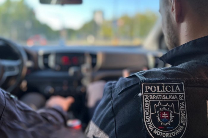 Ilustračný obrázok k článku Policajti v Bratislave chytili ZDROGOVANÉHO vodiča: Prezradili ho nefunkčné svetlá