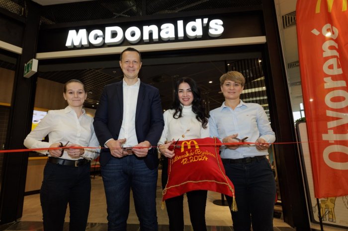 Ilustračný obrázok k článku McDonald’s pripravil pre Banskobystričanov špeciálny Mikulášsky darček v Nákupnom centre Európa  - otvára tam svoju novú reštauráciu