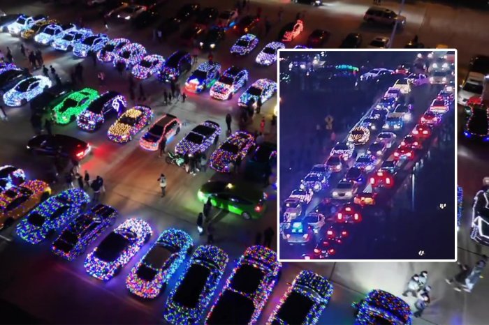 Ilustračný obrázok k článku Nič VIANOČNEJŠIE ste dnes ešte nevideli! Do ulíc vyrazili autá vyzdobené svetielkami
