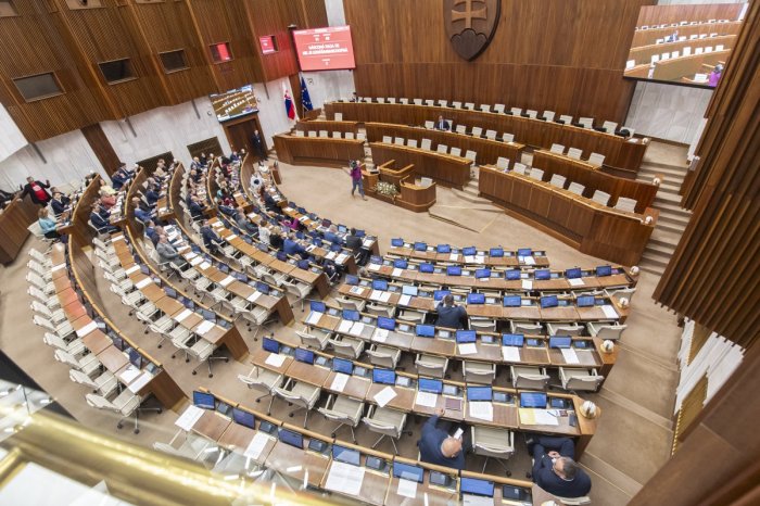 Ilustračný obrázok k článku PRIESKUM: Súčasná koalícia by vládu nezložila. Nepomohli by ani hlasy z Republiky