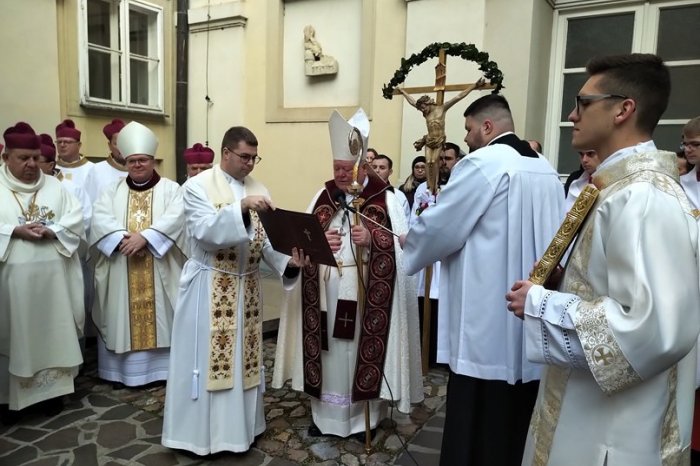 Ilustračný obrázok k článku BISKUP otvoril Jubilejný rok 2025: Prečítal pastiersky LIST