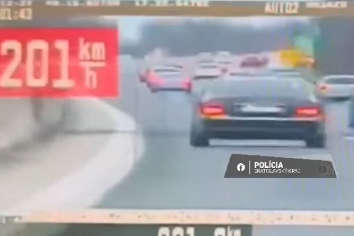 Ilustračný obrázok k článku Polícia chytila ďalšieho "pretekára": Po D1 uháňal rýchlosťou 201 km/h! VIDEO