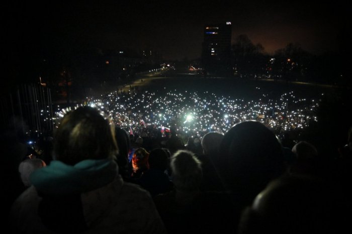 Ilustračný obrázok k článku Polícia UPOZORNILA na priebeh PROTESTU: Kedy a kde čakajú vodičov OBMEDZENIA?