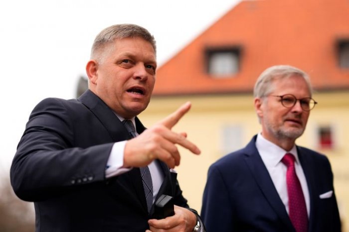 Ilustračný obrázok k článku Fiala neplánuje obnoviť česko-slovenské vládne konzultácie s Ficom. Dôvodom sú jeho AKTIVITY