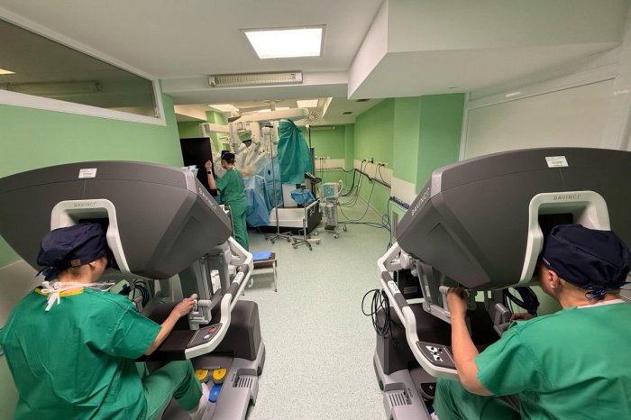 Ilustračný obrázok k článku Nemocnica mieri za ľuďmi: Budú si môcť vyskúšať ROBOTICKÝ systém aj nahliadnuť do PÔRODNICE