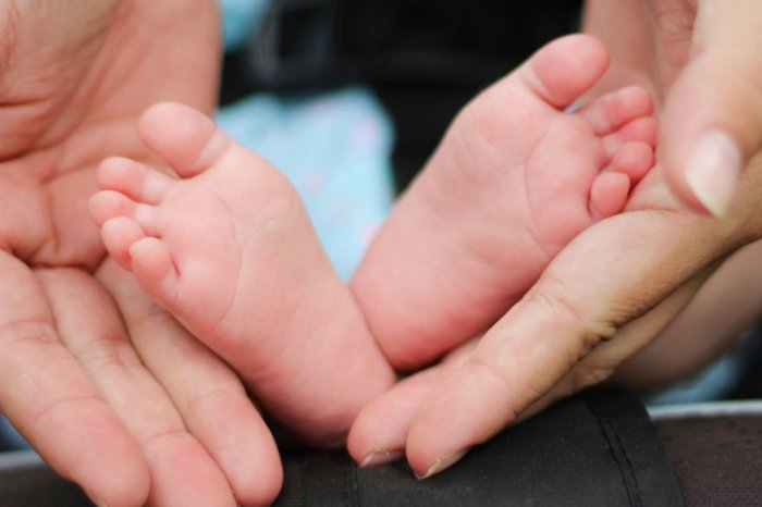 Ilustračný obrázok k článku Žena NETUŠILA, že je tehotná: PORODILA priamo v soláriu!