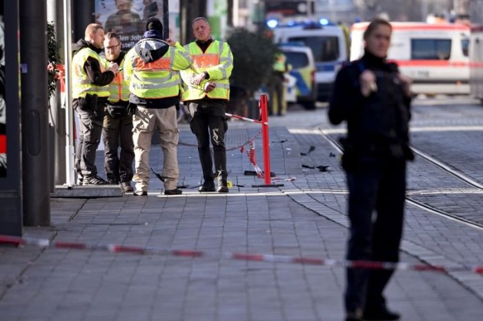 Ilustračný obrázok k článku Ďalší ŠIALENÝ útok v Nemecku! Do davu vrazilo auto, DVAJA ľudia sú mŕtvi a viacerí zranení