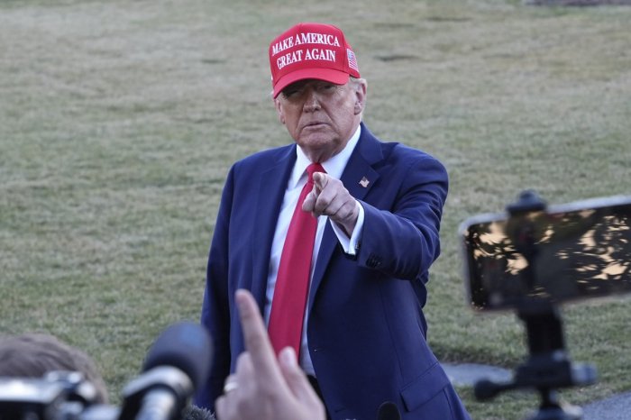 Ilustračný obrázok k článku Trump UMLČAL po desaťročiach viacerých vysielateľov: STOPKA sa dotkla aj rádia Slobodná Európa