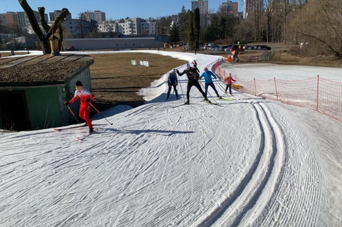 Ilustračný obrázok k článku Bežky ešte NEODKLADAJTE: Na okruhu sú VYNIKAJÚCE podmienky, ako to vyzerá na kopcoch?
