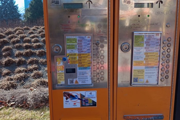 Ilustračný obrázok k článku Pri univerzite upravili automat na lístky MHD: Študenti ich tam kúpia už aj kartou
