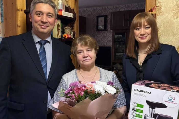 Ilustračný obrázok k článku Morbídny darček od Putina: Strana darovala matkám padlých vojakov k MDŽ mlynčeky na mäso