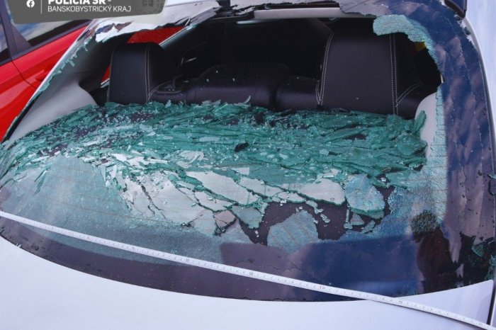 Ilustračný obrázok k článku Prvé INFO z krajského mesta: Po NEHODE áut ratujú ZRANENÚ osobu