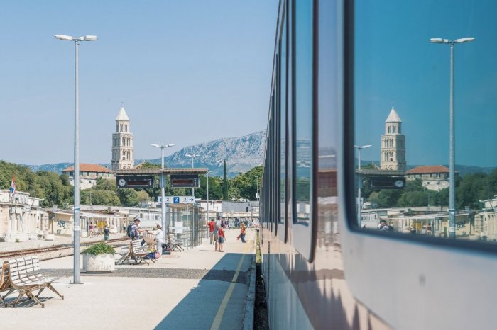 Ilustračný obrázok k článku ZSSK pripravuje novinku: Úplne NOVÁ aplikácia! Vráti sa aj DOVOLENKOVÁ linka k moru