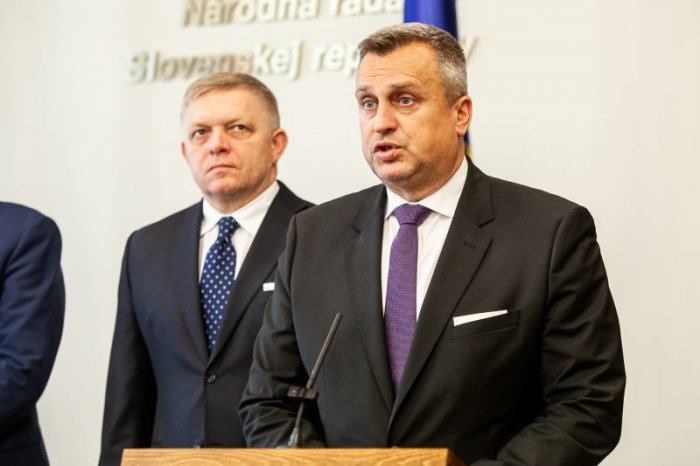 Ilustračný obrázok k článku Danko sa pustil do KRITIKY Fica. Vytiahol naňho KÁVIČKY s Borisom Kollárom
