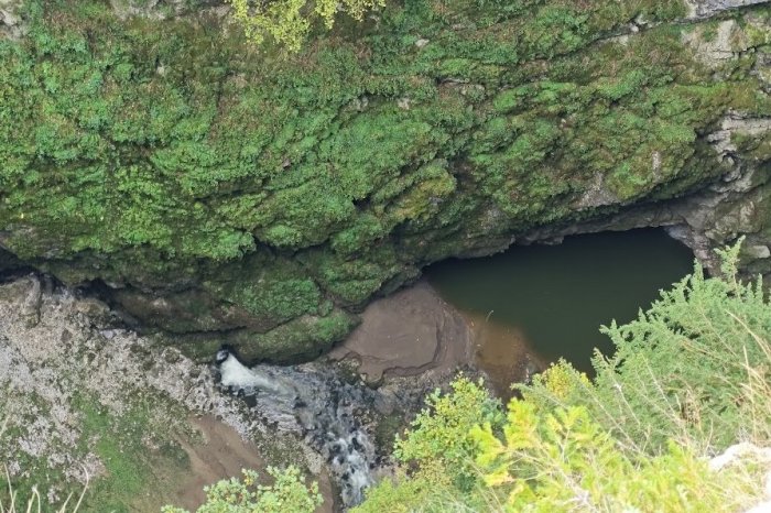 Ilustračný obrázok k článku Do priepasti Macocha SKOČILA žena! Má ísť o mamu obete MASAKRA na Filozofickej fakulte