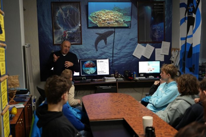 Ilustračný obrázok k článku EKO dokumentarista v KNIŽNICI: Čo robíte pre našu PLANÉTU?