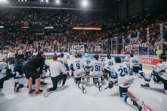 Ilustračný obrázok k článku Poďte dať bodku za STRIEBORNOU sezónou! Hokejoví CORGONI pripravili autogramiádu