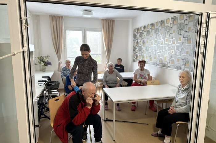 Ilustračný obrázok k článku Ako si žijú SENIORI v zariadeniach? Po roku opäť OTVORIA svoje brány pre verejnosť