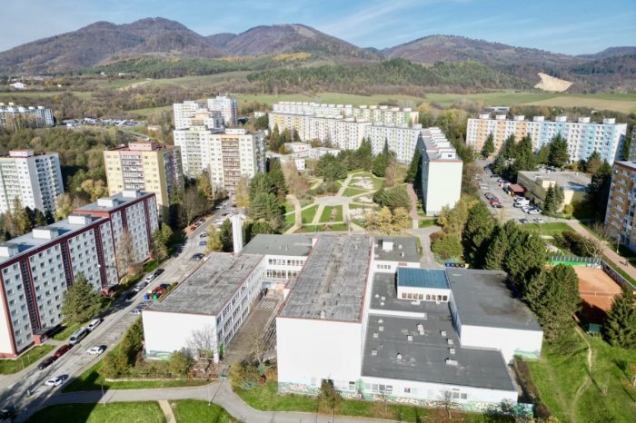 Ilustračný obrázok k článku Prázdniny bez ELEKTRINY? Dajte si POZOR, zasiahne to tisíce Bystričanov!